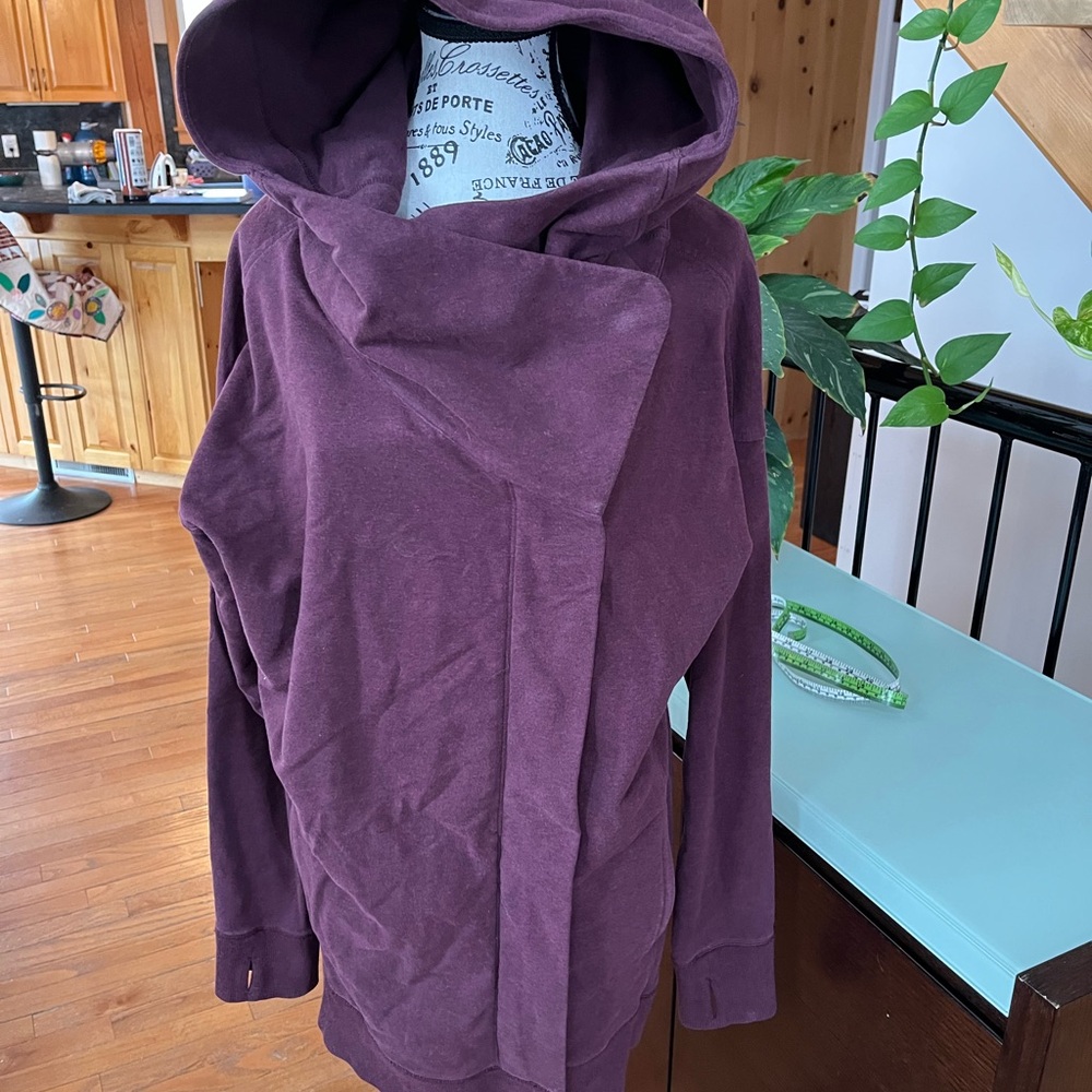 lululemon athletica Women's burgundy zipped hoodie